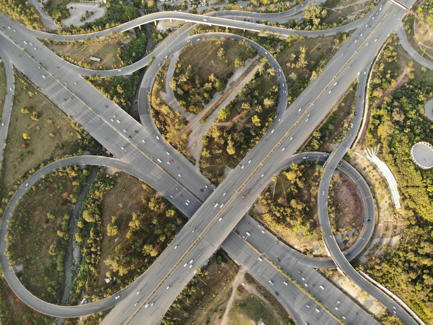 شبكة النقل والمواصلات في مدينة السادات: روابط تُيسّر الحياة